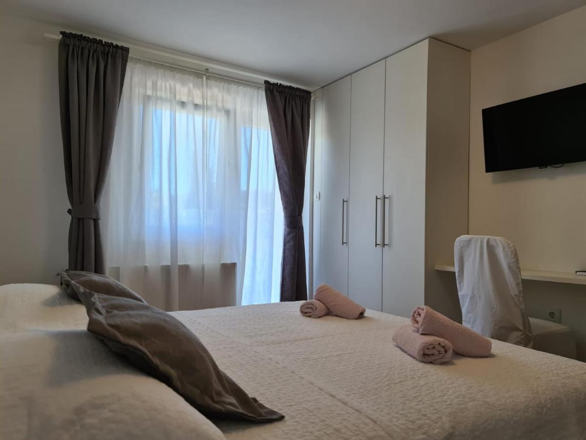 Apartments Juric Brodarica  Exterior foto